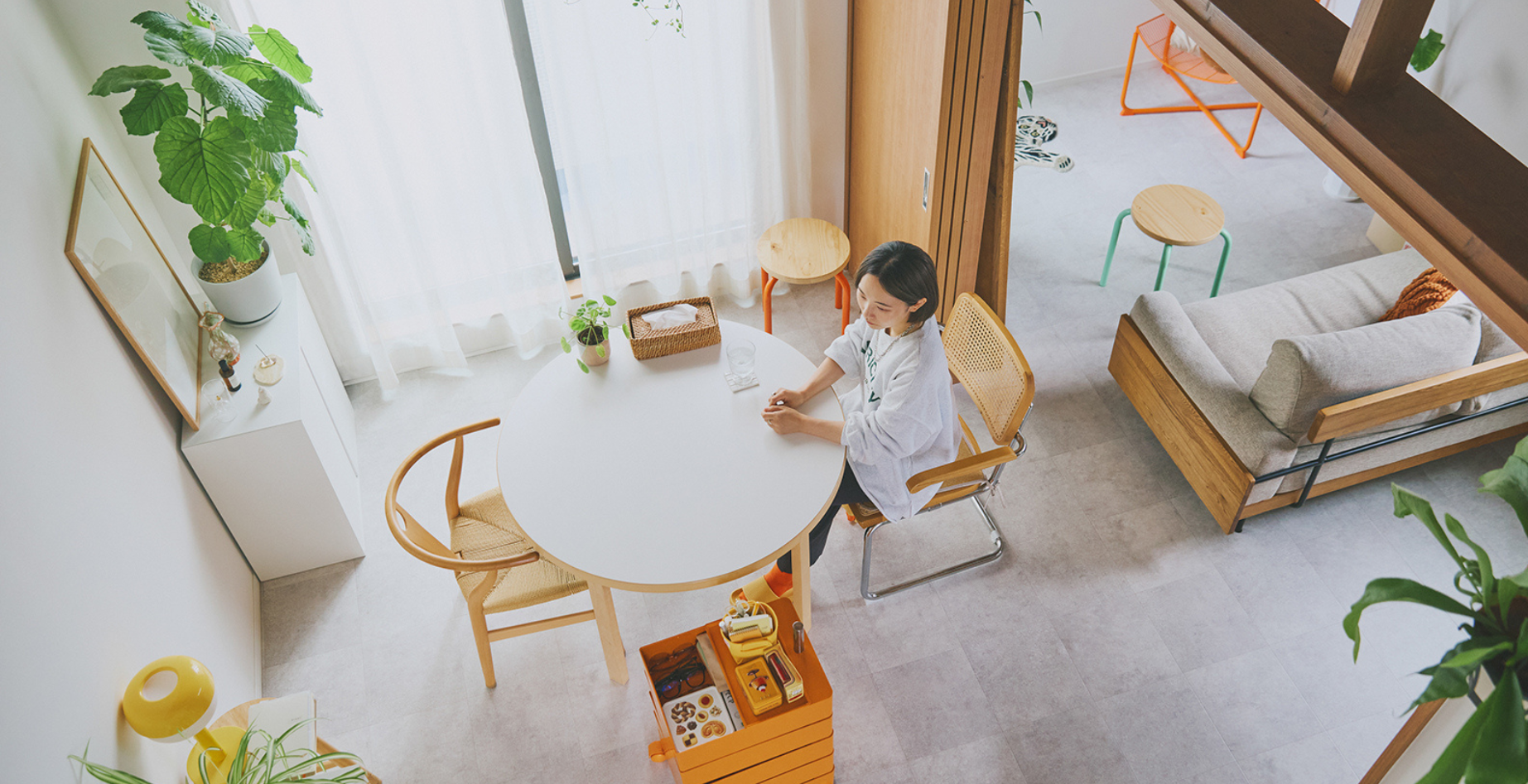 ビタミンカラーと木と植物で、楽しさとぬくもりが共存する住まい 【cororiさんのコンパクトライフ】【Tokyo Compact Life】